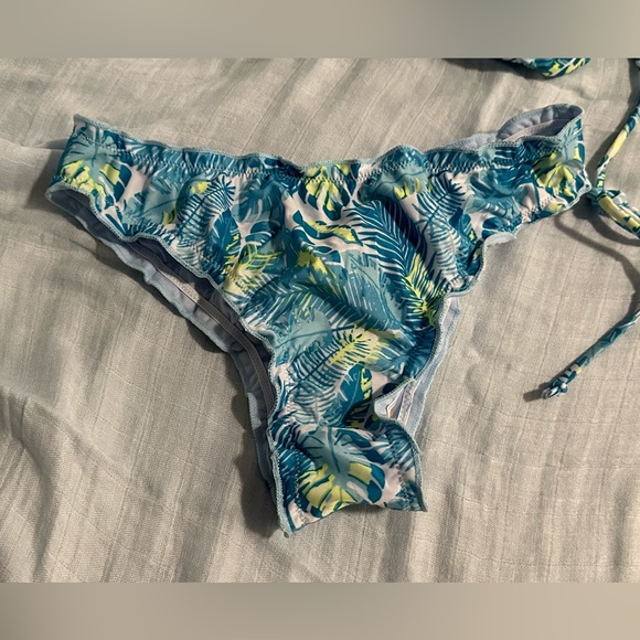 Bikini Set - Picture 2 of 4